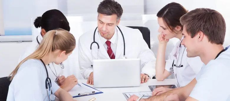 qualifications and requirements to work in healthcare in dubai uae